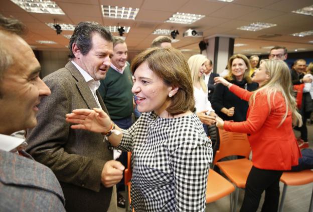 La líder del PPCV, Isabel Bonig, junto a otros líderes del PPCV. 