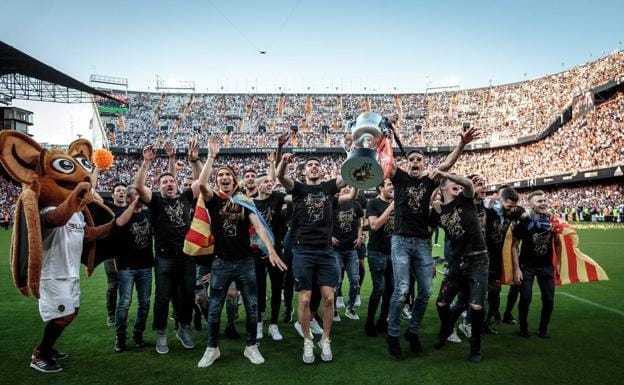 La camiseta de Campeones Copa Rey del Valencia CF, a la venta | Las Provincias