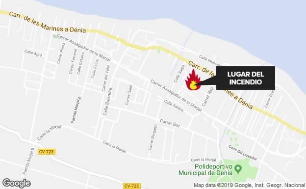 Un fuego calcina la habitación de una vivienda en Les Marines de Dénia