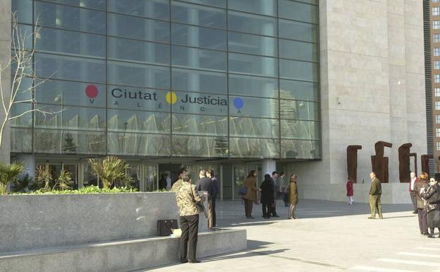 El TSJCV da otro mazazo a Marzà y le obliga a ofertar Religión en 2º de Bachillerato