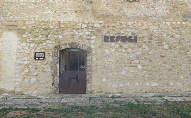 Imagen principal - Un paseo por las galerías subterráneas de la guerra en Ontinyent