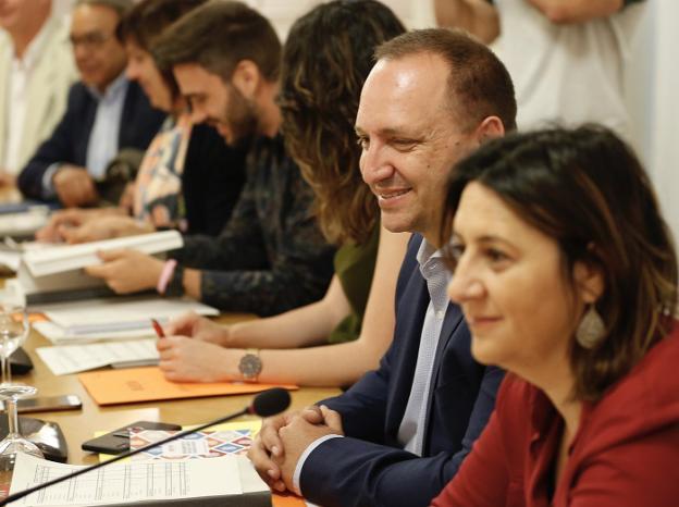 Portavoces de Les Corts, ayer en la Junta. 