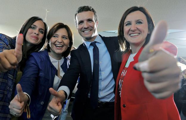 Belén Hoyo, Isabel Bonig y Pablo Casado, en un acto del PP en Valencia. 