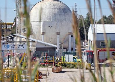 Imagen secundaria 1 - Un trabajador muerto y otro crítico por una fuga de amoniaco en Tarragona