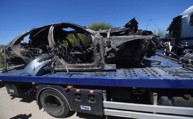 Imagen que muestra el vehículo en el que viajaba el futbolista Antonio Reyes tras el accidente mortal.