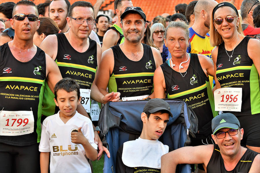 Fotos: Búscate en la Volta a Peu Fundación Valencia CF