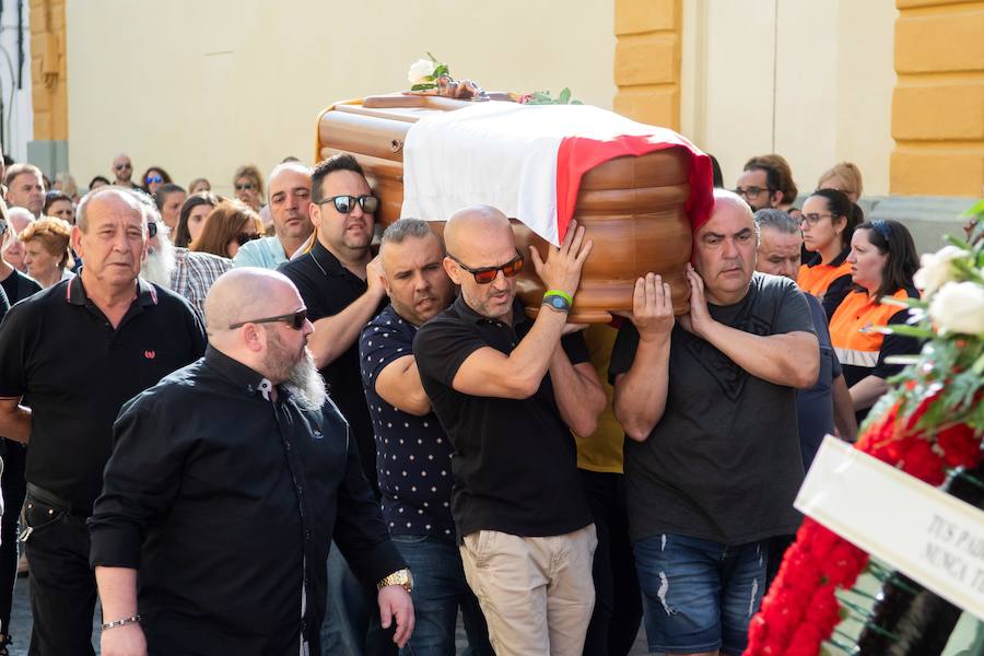 El futbolista falleció este sábado por la mañana en un accidente de tráfico en Alcalá de Guadaíra (Sevilla). El atestado de la Guardia Civil señala que el accidente se produjo por la pérdida de control del vehículo tras el reventón de una rueda cuando el Mercedes Brabus S550 de 380 CV circulaba a una velocidad estimada de 237 km./hora.