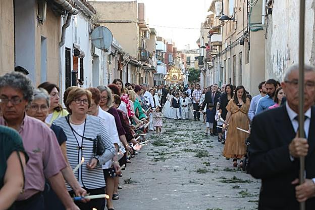 PROCESIÓN Y FERVOR EN TORRENT