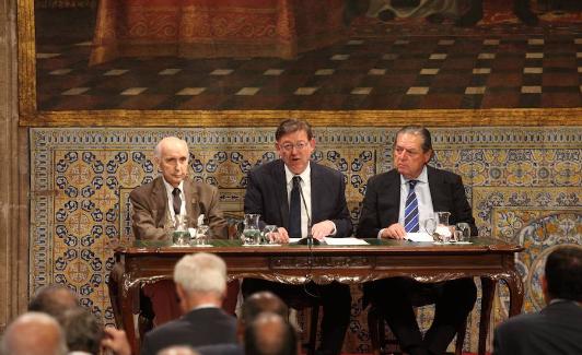 Santiago Grisolía, Ximo Puig y Vicente Boluda, ayer, en la lectura de los premios. 