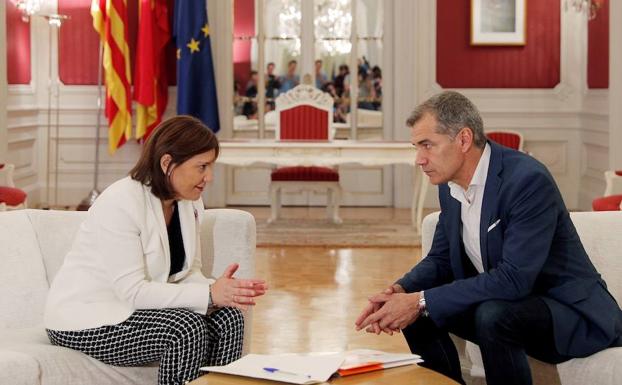 Isabel Bonig y Toni Cantó durante la reunión de ayer.