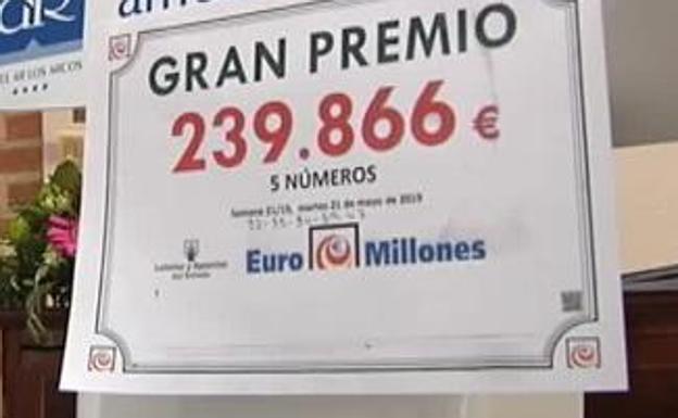 Euromillones | 37 trabajadores de un hotel ganan el Euromillones tras comprar el boleto con dinero que sobró del regalo a una compañera