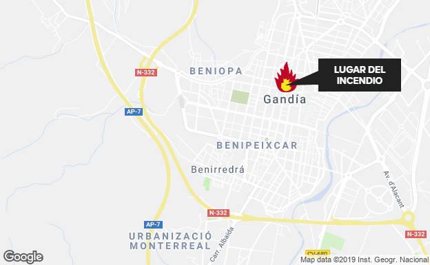 Hospitalizada al incendiarse el baño de su casa en Gandia por una vela encendida