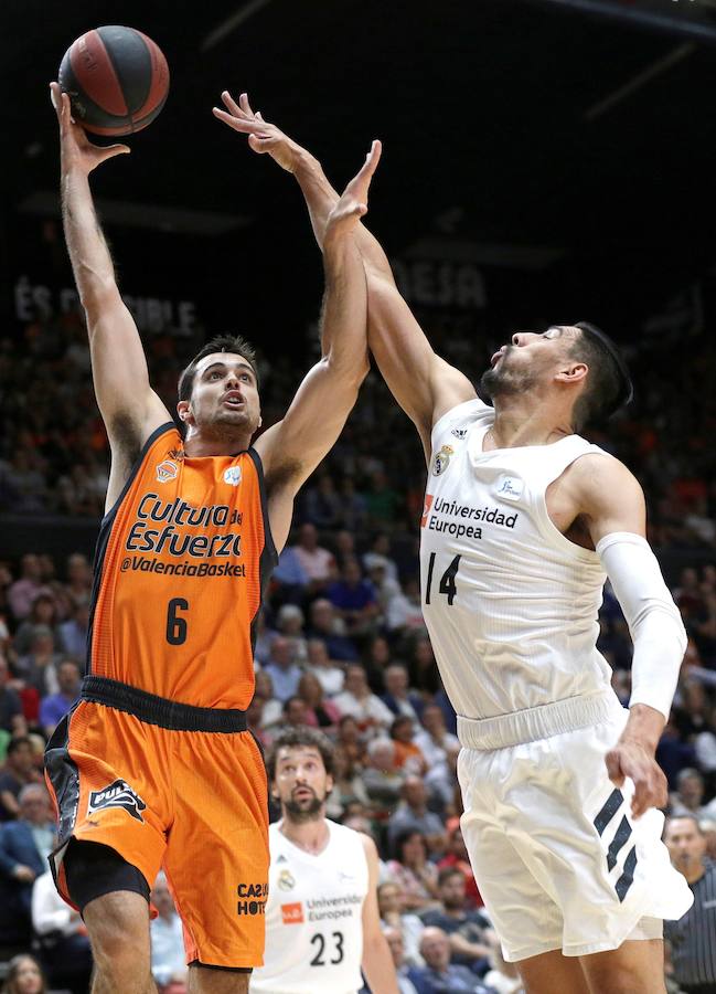 Estas son las fotos que deja el tercer partido de la semifinal de los playoff de Liga Endesa en la Fonteta (78-85)