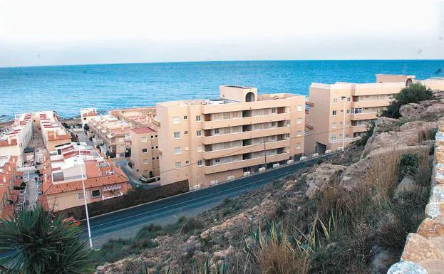 Vista de Torrevieja, en la zona de cala del Moro. 