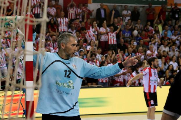 David Bruixola, durante el partido frente al Torrelavega donde el Fertiberia certificó su ascenso a Asobal. 