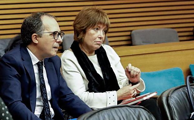 Enrique Soriano, presidente del Consejo Rector y la directora de À Punt, Empar Marco. 