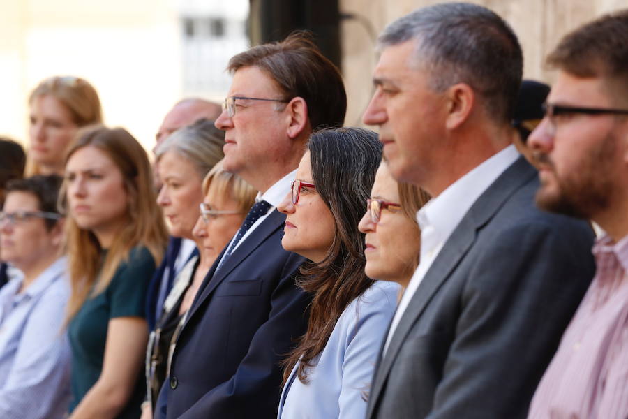 La Generalitat ha convocado hoy tres minutos de silencio por el último crimen de violencia machista ocurrido en la Comunitat, el de una joven de 29 años asesinada en la localidad valenciana de Alboraya, que ha decretado dos días de luto oficial. Ximo Puig y Mónica Oltra han mostrado sus condolencias con este silencioso homenaje a la última mujer muerta a manos de su pareja en España, que asciende la cifra a 1000 víctimas en lo que va de año. 