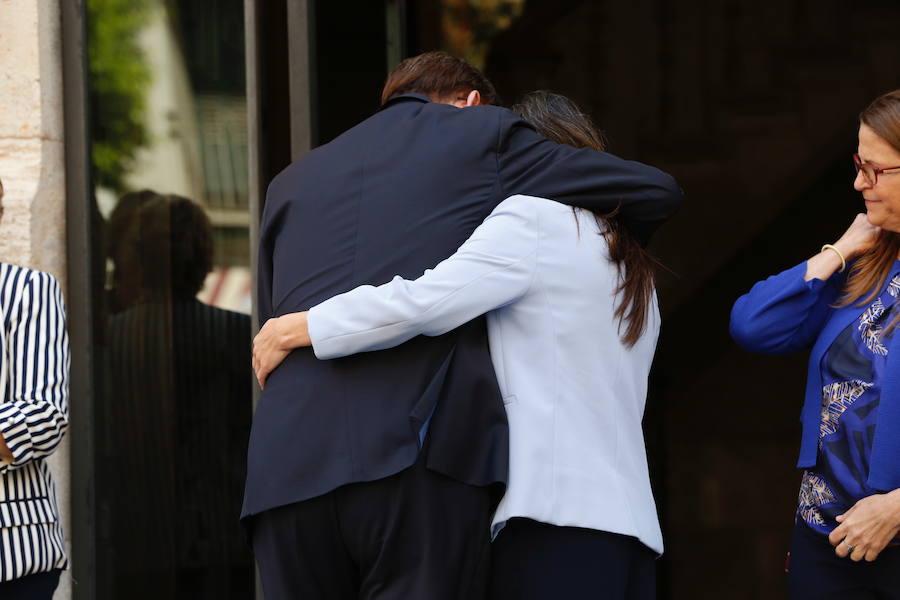 La Generalitat ha convocado hoy tres minutos de silencio por el último crimen de violencia machista ocurrido en la Comunitat, el de una joven de 29 años asesinada en la localidad valenciana de Alboraya, que ha decretado dos días de luto oficial. Ximo Puig y Mónica Oltra han mostrado sus condolencias con este silencioso homenaje a la última mujer muerta a manos de su pareja en España, que asciende la cifra a 1000 víctimas en lo que va de año. 