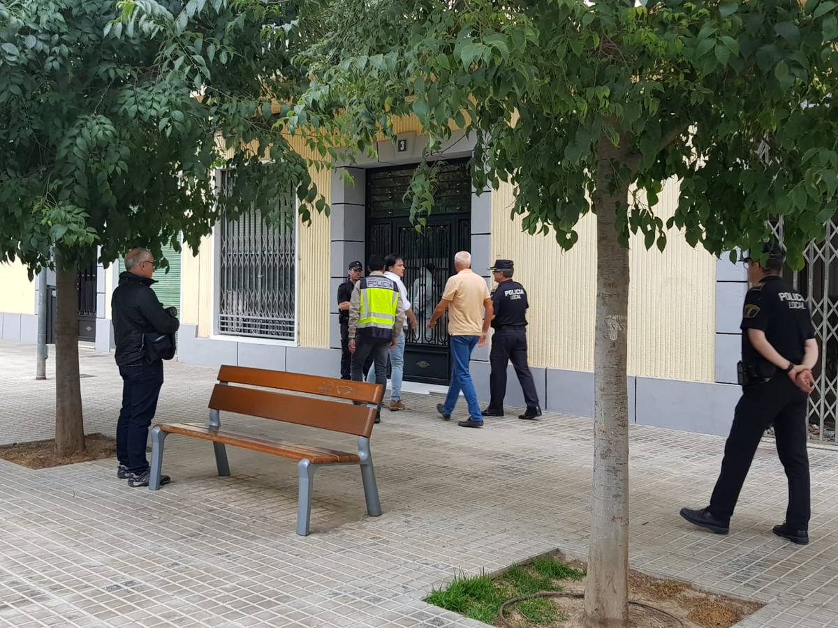 Una mujer embarazada de 6 meses ha sido encontrada degollada en su casa este martes en Xàtiva. 