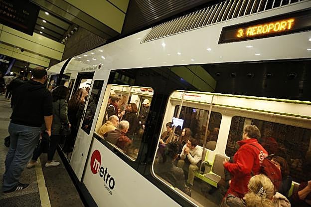 Un convoy de metro en la estación de Colón. 