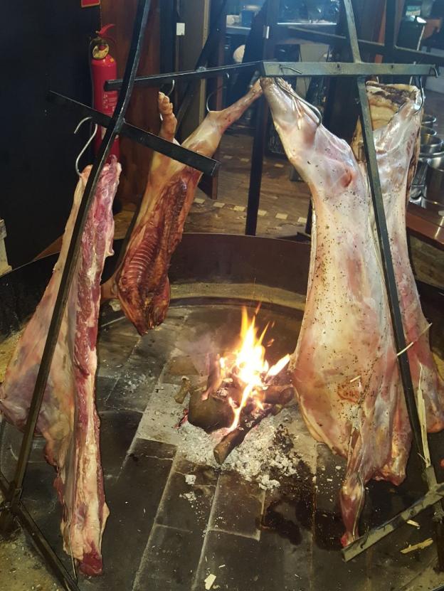 Típico asado patagónico. 