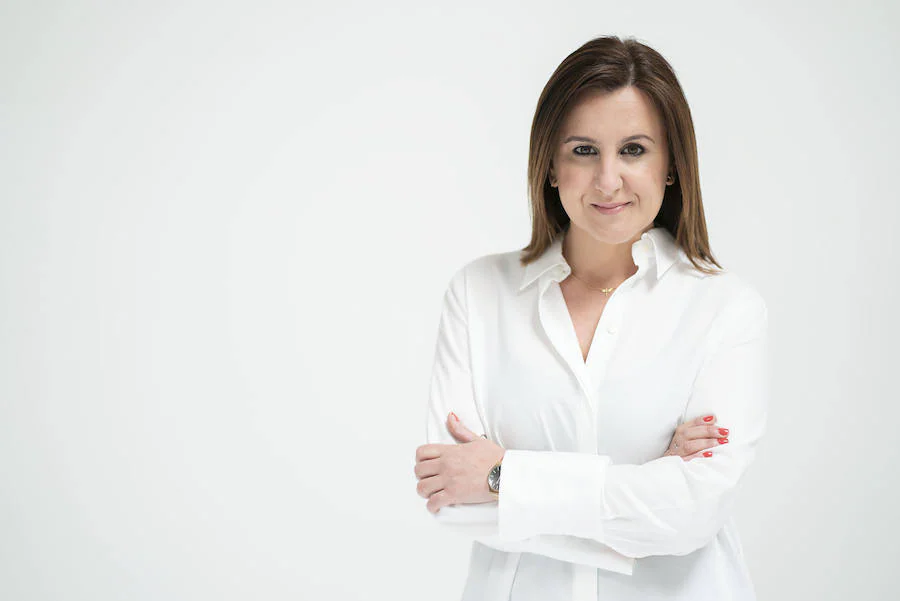 María José Catalá (PP) | 38 años , Valencia. Doctora en Derecho Público. Máster MBA de Dirección y Gestión de Empresas. Alcaldesa de Torrent (2007-2012). Consellera de Educación (2012-2015).