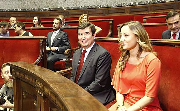 Fernando Giner, portavoz de Ciudadanos en el Ayuntamiento, junto a la concejal Rocío Gil 