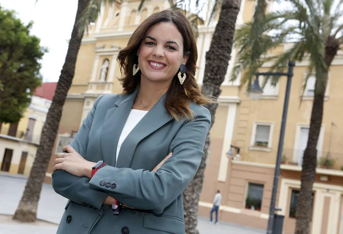 Sandra Gómez (PSPV) | 33 años, Valencia. Licenciada en Derecho y ADE por la Universitat de València. Primera mujer en dirigir la Policía Local. Exprimera teniente de alcalde y exedil de Turismo. 