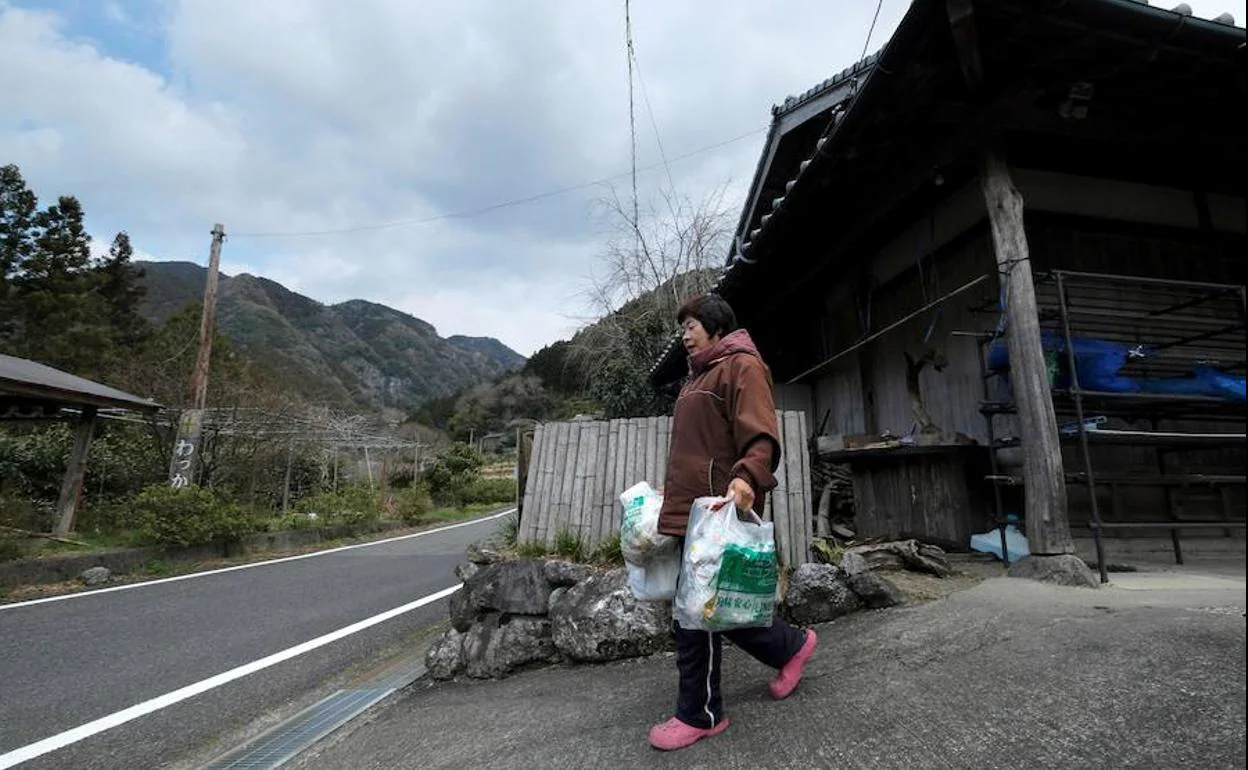 El pueblo japonés que separa la basura en 45 categorías