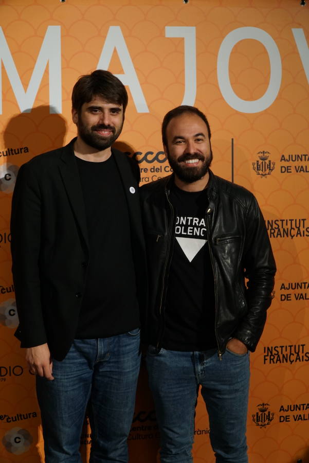 El Festival Internacional Cinema Jove de València ha dado el pistoletazo de salida a su 34 edición este viernes con una gala inaugural en el Teatre Principal, centrada en el concepto del certamen como «punto de encuentro». Durante la ceremonia, se entregará el Premio Luna de València 2019 al máximo exponente del actual cine portugués, el director Miguel Gomes. A lo largo del festival se podrá ver en La Filmoteca un completo ciclo que constará de los seis largos dirigidos hasta la fecha por el director y dos cortos que han sido seleccionados por el propio Gomes.