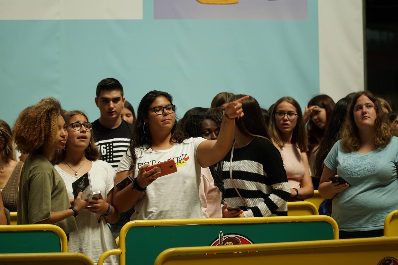 El cantante Cepeda, que se dio a conocer en 'Operación Triunfo' y 'La Voz' ha firmado discos y se ha fotografiado con cientos de seguidores en el Centro Comercial Gran Turia de Xirivella (Valencia).