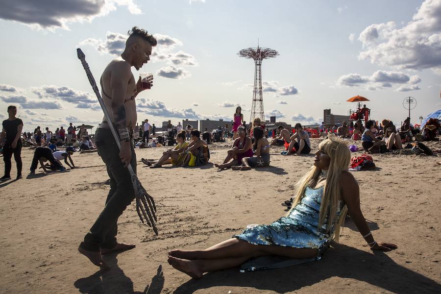 Fotos: Así es el loco desfile de sirenas de Coney Island