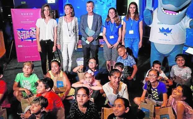 Presentación de la iniciativa, con un grupo de escolares del CEIP Ballester Fandos.