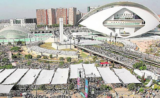 El escenario donde se celebró el evento religioso.