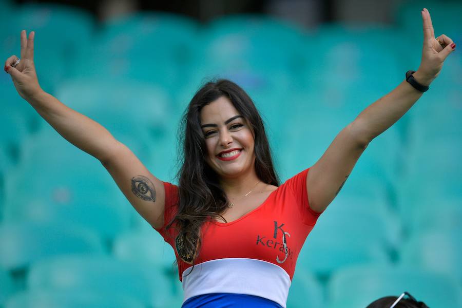 A casi diez años de convertirse en un icono sensual del fútbol, la modelo paraguaya Larissa Riquelme mantiene intacta su popularidad como lo ha vuelto a demostrar en la Copa América, donde ha reaparecido causando casi la misma repercusión que en el Mundial de 2010.
