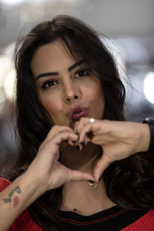 A casi diez años de convertirse en un icono sensual del fútbol, la modelo paraguaya Larissa Riquelme mantiene intacta su popularidad como lo ha vuelto a demostrar en la Copa América, donde ha reaparecido causando casi la misma repercusión que en el Mundial de 2010.