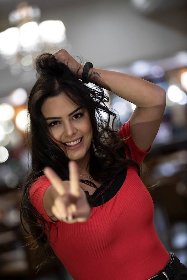 A casi diez años de convertirse en un icono sensual del fútbol, la modelo paraguaya Larissa Riquelme mantiene intacta su popularidad como lo ha vuelto a demostrar en la Copa América, donde ha reaparecido causando casi la misma repercusión que en el Mundial de 2010.