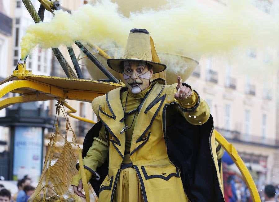 Conciertos, pirotecnia, toros, tradiciones y Fallas. Comienza en Valencia un mes de diversión para todos los públicos y bolsillos. El pasacalle inaugural ha dado el pistoletazo de salida a la Gran Fira de Valencia 2019. 