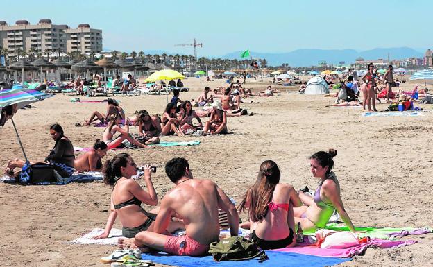 Patacona. Cierres: Dos veces en 15 días por aguas fecales. Tranquilidad: Bañistas destacan el sosiego de la zona. Limpieza: Los usuarios piden mayor limpieza. 