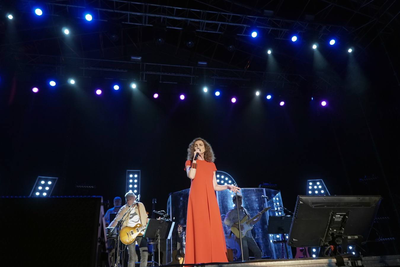 Fotos: Ana Belén encandila Valencia en la Feria de Julio