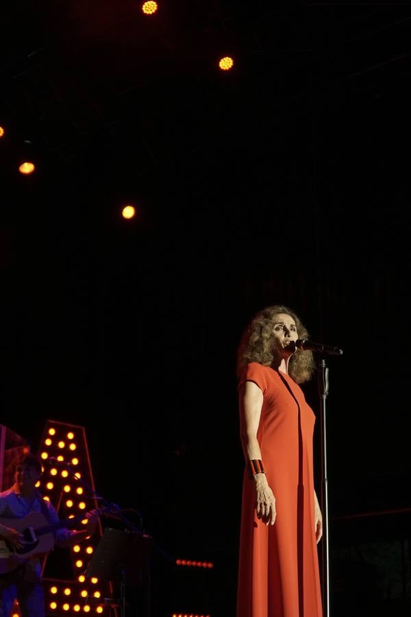 Fotos: Ana Belén encandila Valencia en la Feria de Julio