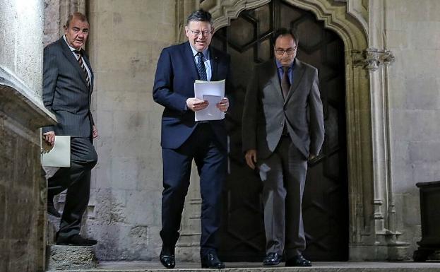 Antonio Rodes, Ximo Puig y Vicent Soler en el Palau. 