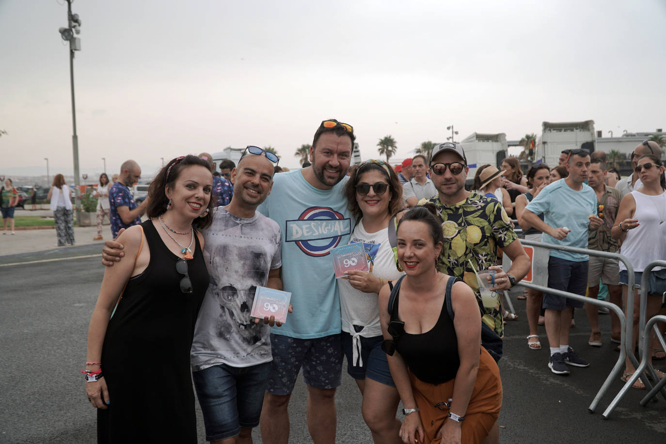 Miles de valencianos se han citado este sábado en La Marina con los dj y artistas «que hicieron bailar a miles de personas en las míticas discotecas de la década de los noventa». El festival y la fiesta '90s Homenaje a la Ruta' reúne a músicos como Nacho Fernández, Xtm, Damae, DJ Sylvan, Ian Masterson, Jerry Daley, Nacho Division, New Limit, Newton, Sabrina Salerno, Tina Cousins, XTM feat Annia, Arturo Roger, Coqui Selection, DJ Espinete, Edu DJ Veneno, Jesús Brisa, José Coll, Jose Conca, Kike Jaén, Los Gemelos, Miguel Monforte, Mónica X, Nacho Ortiz, Pau Thomas, Raúl Platero, Vicente Buitrón, Nacho Fernández, Vicente Ferrer y Víctor Pérez. 