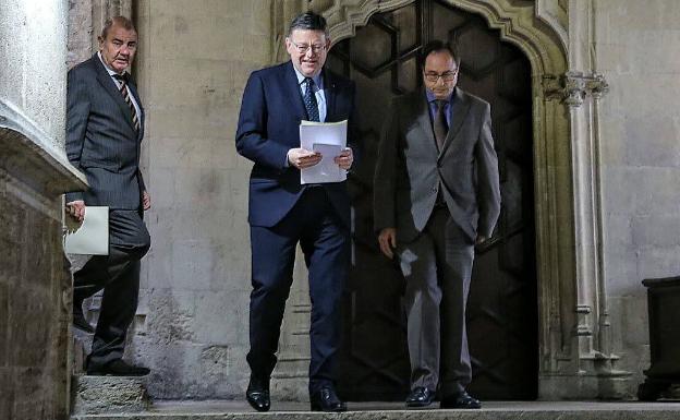 Rodes, Puig y Soler en el Palau de la Generalitat. 