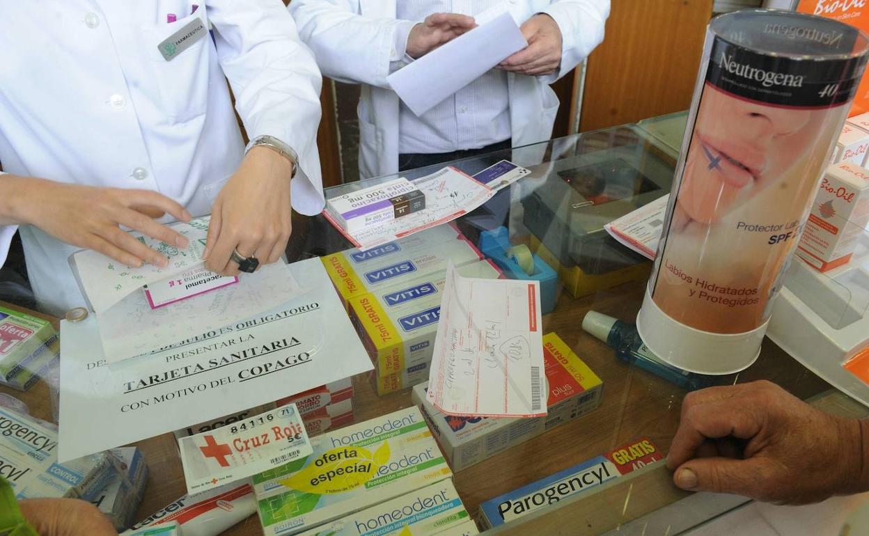 Médicos alertan de que la prescripción enfermera pone en riesgo la salud de la población