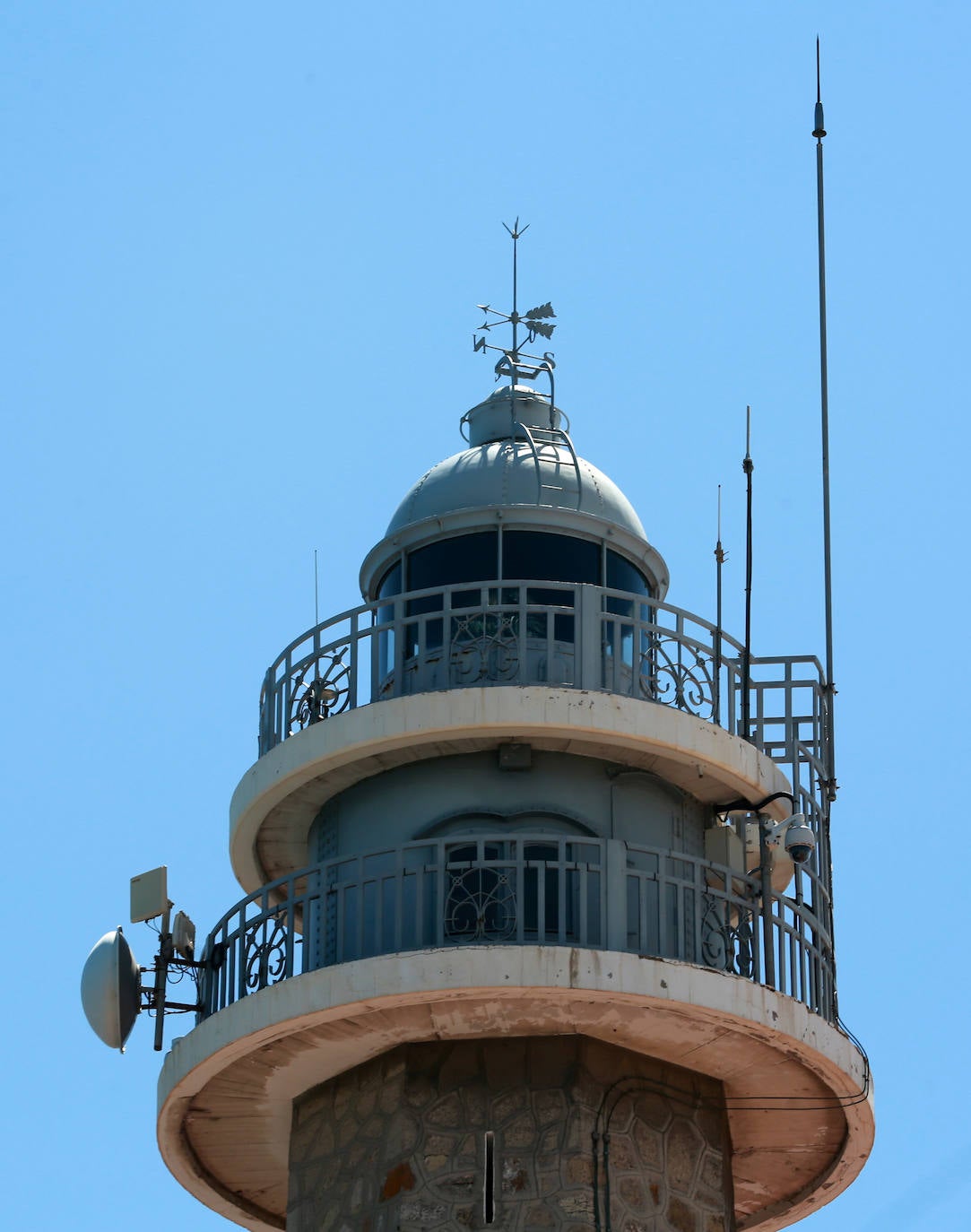 Fotos: El antiguo faro de Valencia, en el olvido