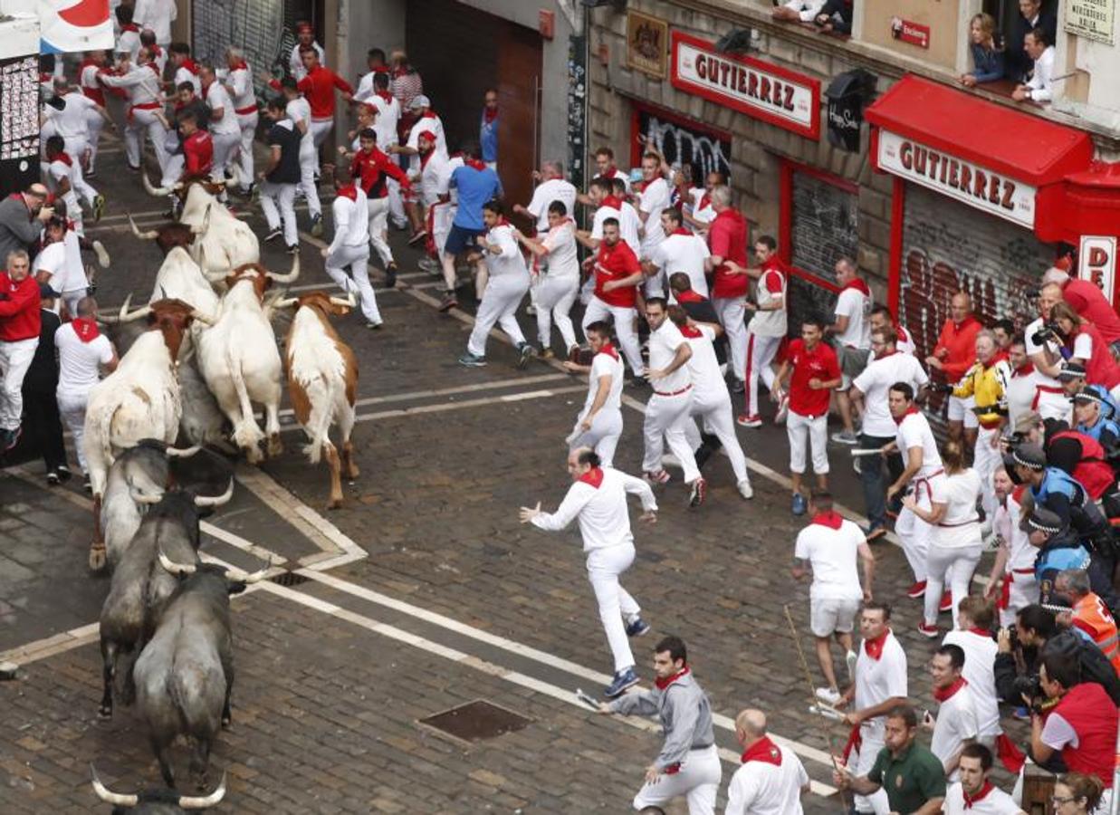 Fotos: Los toros de José Escolar protagonizan un encierro rápido y limpio