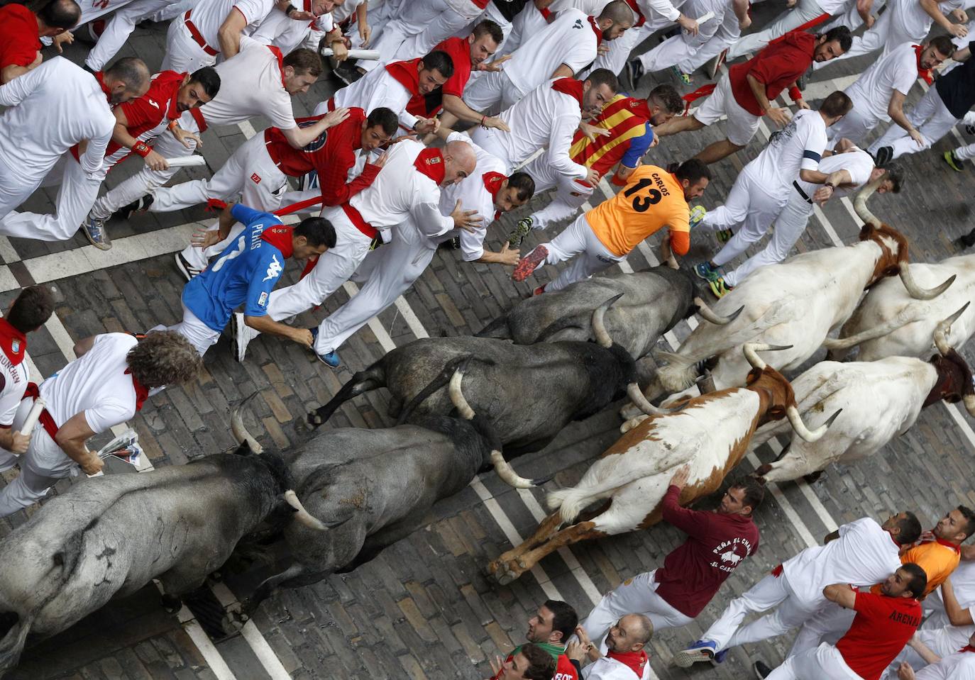 Los toros de José Escolar han recorrido las calles de Pamplona en dos minutos y 13 segundos. Es el encierro más rápido de este año.