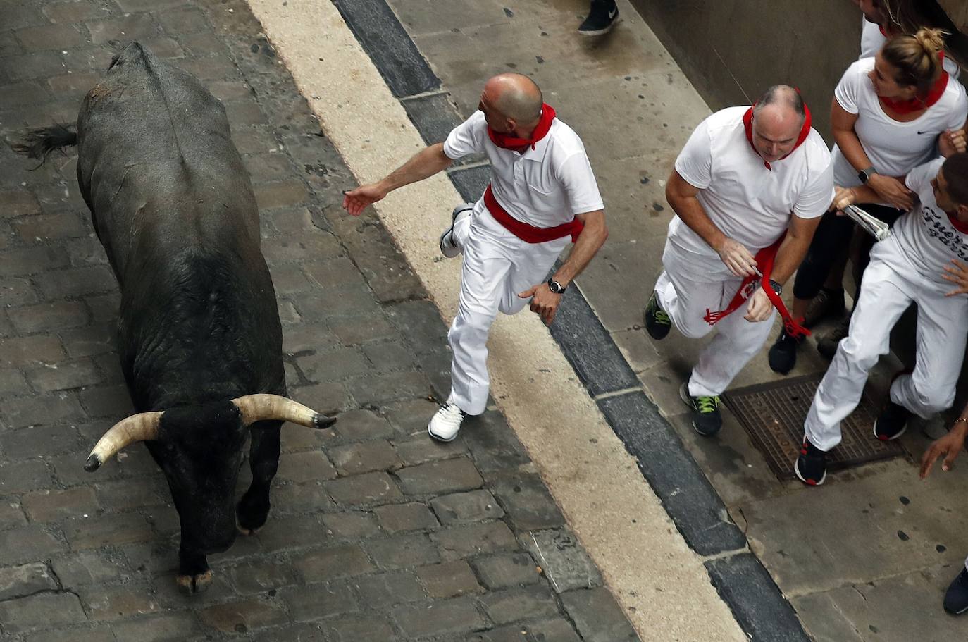 Los toros de José Escolar han recorrido las calles de Pamplona en dos minutos y 13 segundos. Es el encierro más rápido de este año.