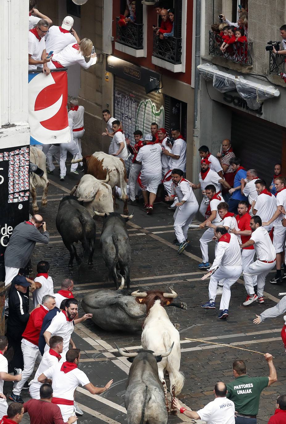 Los toros de José Escolar han recorrido las calles de Pamplona en dos minutos y 13 segundos. Es el encierro más rápido de este año.